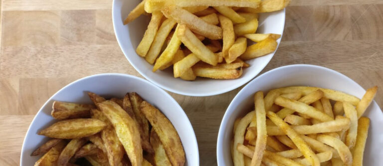 Mehr über den Artikel erfahren TEST: Pommes in der Heißluftfritteuse (selbstgemachte, Tiefkühl & Convenience)