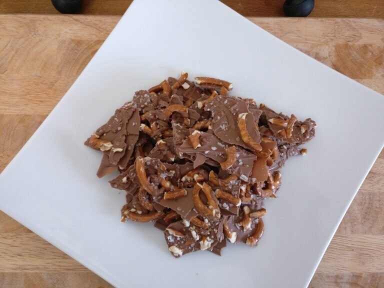 Mehr über den Artikel erfahren Fingerfood Rezepte einfach: Schokoberge mit Crackern (GENIAL)