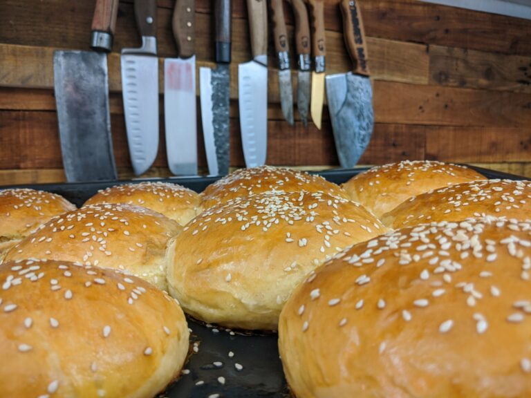 Mehr über den Artikel erfahren Die PERFEKTEN Hamburger BUNS selber machen (REZEPT) 🍔🤤👌